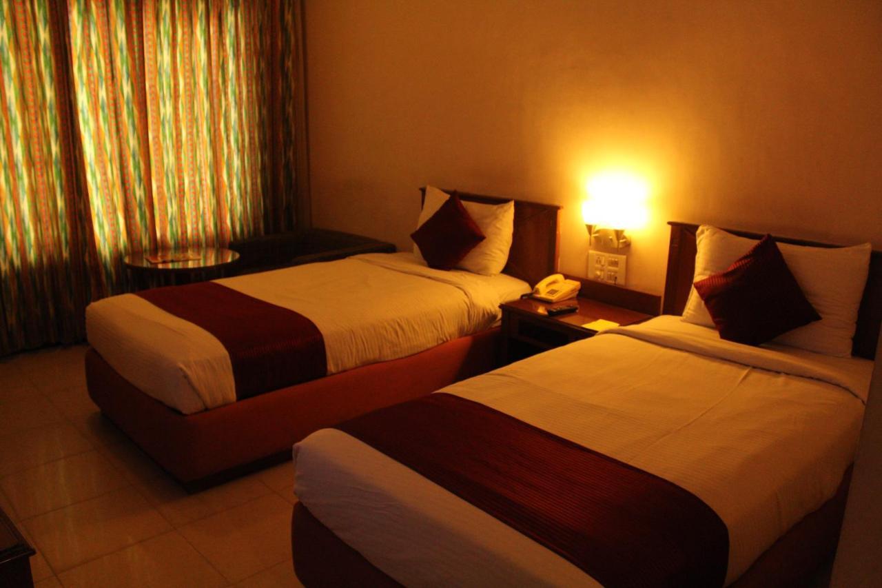President Hotel Mysore Exteriör bild