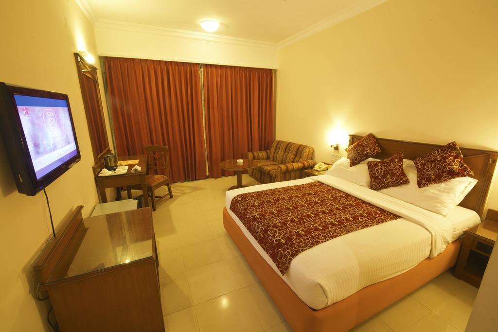 President Hotel Mysore Exteriör bild