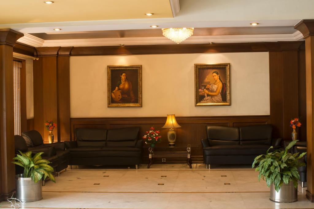 President Hotel Mysore Exteriör bild